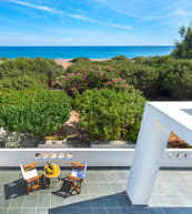 Ausblick von einem strandnah gelegenen Apartment für sechs Personen.